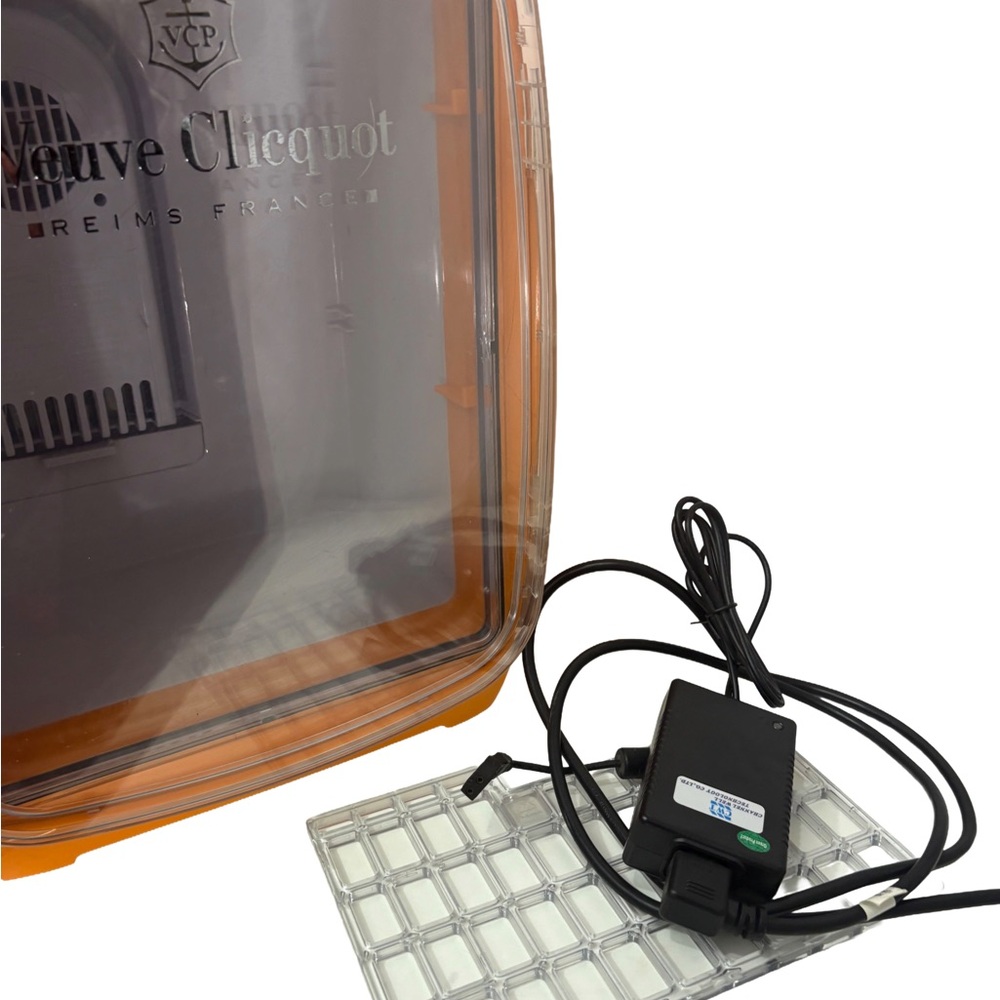 Rare Veuve Clicquot 4 Bottle Countertop Mini Frifge (& Warmer) - Picture 9 of 11
